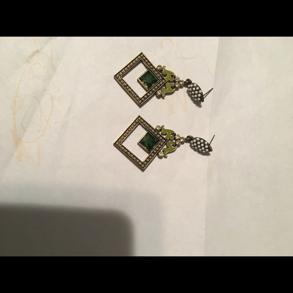 Earrings - Picture 2 of 8